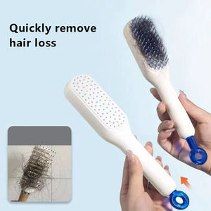<span class=keywords><strong>Brosse</strong></span> à <span class=keywords><strong>Cheveux</strong></span> Auto-Nettoyante Antistatique avec Peigne Rétractable Nettoyage Instantané du Cuir Chevelu Fonction de Rotation et Soulèvement Manche en Plastique pour Usage Domestique - Product Image 1