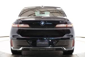 BMW i7 xDrive60 AWD xDrive60 2023, sedán de 4 puertas, autos usados en buen estado a la venta - Product Image 3