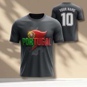 Maglietta Unisex per Tifosi di Calcio Portogallo WC 2026, T-Shirt con Grafica Calcistica Rossa e Verde, Regalo Perfetto per il Giorno della Partita - Product Image 1