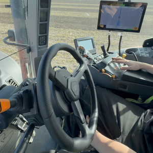 Système de pilotage automatique FJ Dynamics AT2 MAX Version 2025 Équipement agricole de qualité supérieure avec composants principaux du moteur et de la pompe - Product Image 4