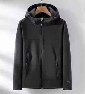 Chaqueta softshell para exteriores, diseñada para brindar comodidad, movilidad y durabilidad, que ofrece calidez para el invierno y un estilo de vida activo. - Product Image 2