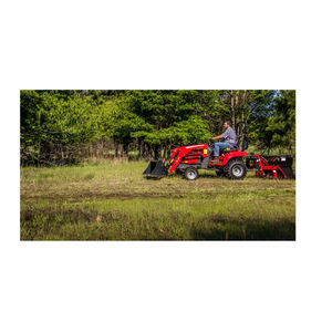 Massey Ferguson GC1725M tracteur compact puissant avec hydraulique fiable pour les travaux d'aménagement paysager lourds - Product Image 2