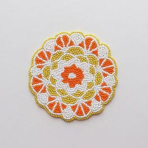 Nouveau sous-verre perlé fait à la main pour dîner sous-verre forme de fleur Unique sous-verre perlé pour fournitures de décoration de mariage - Product Image 1