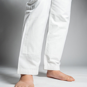 Kimono BJJ ligero con logotipo personalizado de Jiu Jitsu Gi para mujer con tela preencogida y costuras reforzadas - Product Image 5