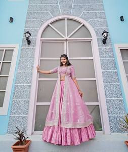 Ensemble Trio de Haute Qualité en Soie Rose Joya : Lehenga, Blouse Brodé(e) en Maslin et Veste Entièrement Cousue pour les Meilleures Fêtes et Mariages - Product Image 3
