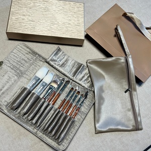 Nuevo Set de 12 Brochas 2026 con Estuche de Viaje, Brochas Suaves para Rubor, Cejas, Contorno, Labios y Corrector, Regalo de Lujo, Personalización de Marca Privada - Product Image 5