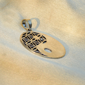 Nouvelles arrivées en stock : collier Yin Yang personnalisé, pendentif bohème en laiton, bijoux pour homme plaqués argent, fleur de vie céleste, vente en gros. - Product Image 5