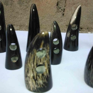 กระดุมเขาควาย ทำมือ ขัดเงา กันน้ำ 2 รู อุปกรณ์ตกแต่งเสื้อผ้า ของขวัญทางธุรกิจ - Product Image 5