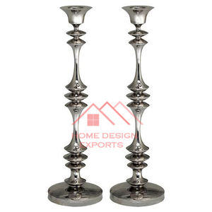 Candelabro de Metal Hecho a Mano con Acabado Dorado - Product Image 4