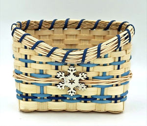 Cesta de Almacenamiento Navideña Ecológica de Bambú Verde y Rojo Natural Hecha a Mano por Sisu Handicraft - Product Image 5