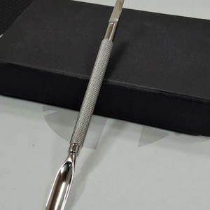 Outil professionnel double extrémité pour pousse-cuticules, combo pour manucure, pédicure et soins de la peau - Product Image 4