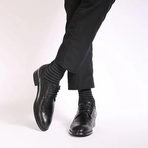 Chaussettes pour hommes en coton peigné de haute qualité, noires, à rayures, grande taille, décontractées, avec fond respirant et logo personnalisé - Product Image 2