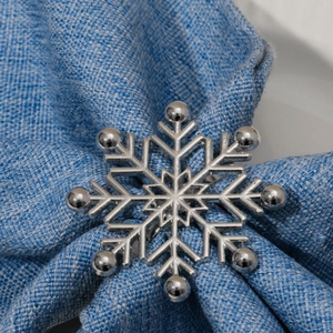 Nouvelle Arrivée Argent Flocon De Neige Conception Rond De Serviette Tendance Porte-Anneau De Serviette En Métal Pour Les Décorations De Fête Article - Product Image 1