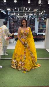 Design traditionnel exclusif brodé Lehenga Choli avec Dupatta prêt à expédier tenue de mariée Lehenga Choli pour femmes - Product Image 5