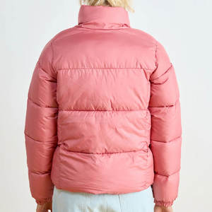 Chaqueta acolchada de piel de oveja para mujer de primera calidad, abrigo de invierno con aislamiento acolchado, cuello alto para comodidad cálida, estampado para clima frío - Product Image 4