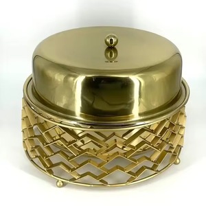 Un design traditionnel élégant ajoute une beauté culturelle à la fois à la cuisine et à la table à manger, un fantastique plat à gratin avec couvercle assorti. - Product Image 4
