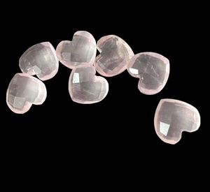 Cuentas de piedras preciosas en forma de corazón Briolette talladas a mano de corazón de cuarzo rosa natural para hacer joyas - Product Image 1