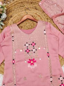 Traje de estilo afgano de uso modesto cosido tradicional con color elegante y último traje de vestir informal de estilo nuevo pakistaní para mujer - Product Image 3
