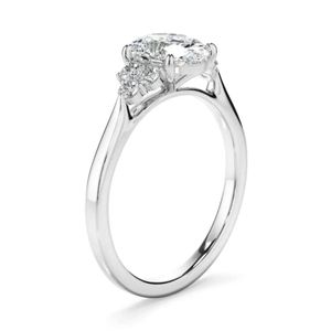 Bague de fiançailles en moissanite ovale en grappe - Product Image 3