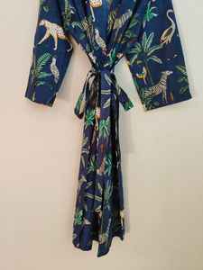 Kimono Largo de Verano para Mujer, Azul Marino, Estampado Floral, Manga Corta, Cuello en V, 100% Algodón, Marca Clásica de Arte y Artesanía - Product Image 3