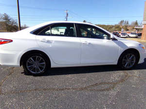 Camry SE 4 portes berline 2017 d'occasion, conduite à gauche, sièges en cuir, caméra de recul, toit ouvrant, Euro III, LED – Vente rapide, prix de gros abordable - Product Image 2