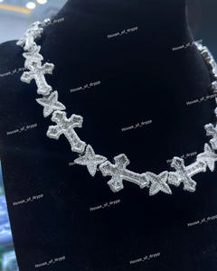 Collar de cadena de eslabones cruzados de diamantes de moissanita de lujo con piedras brillantes VVS helado perfecto para fiesta o moda Unisex - Product Image 3