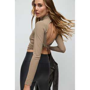 เสื้อครอปสั้นเปิดหลังแบบลำลอง ผลิตจากโพลีเอไมด์ พร้อมโลโก้ด้านหน้า - Product Image 1