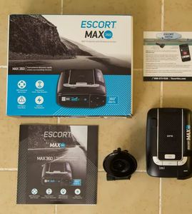Detector de Radar ESCORT MAX 360 Original, Nuevo y Auténtico, 12 Voltios, Compatible con GPS, CarPlay/Android Auto, 3 Bandas, Antena Dual - Product Image 1