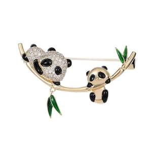 Broche Jeulia Have Fun Mom and Baby Panda en alliage avec cristal et perle - Product Image 1