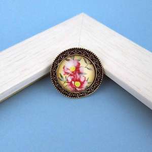 Jeweljunk Anillo de dedo de latón ajustable Floral rojo chapado en oro antiguo 1505544-Cluster Inlay Setting IGI Certified - Product Image 1