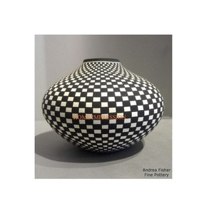 Floreros de hierro de metal de gran tamaño de color blanco y negro Decoración de tendencia Floreros y macetas de lujo para el proveedor - Product Image 1