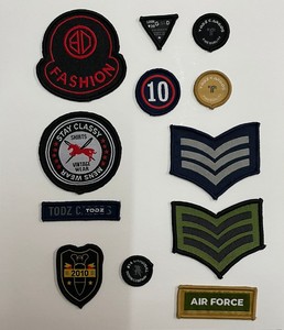 Étiquettes personnalisées de vêtements tissés/étiquettes personnalisées Étiquettes de marque de vêtement Ces étiquettes de vêtements tissées de haute qualité - Product Image 3