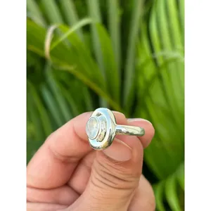 Bague ajustable en argent 925 avec pierre de lune arc-en-ciel, plaquée or rose, style serti clos, pour fiançailles - Product Image 4