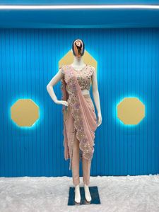 Palazzo de travail brodé et séquentiel avec dupatta et ensemble de chemisier attachés - Product Image 4