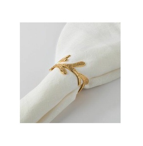 Anneau de serviette en métal de conception de branche de feuille plaqué or prix de gros anneau de serviette prix bas anneau de serviette décoratif vente en gros - Product Image 1