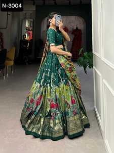 ชุดเดรสผ้าไหมโดลาพิมพ์ลายดอกไม้พร้อมงานปักฟอยล์ผ้าแคนวาส heewavy leenga choli กับ dola Silk dupatta ใหม่ล่าสุด - Product Image 5
