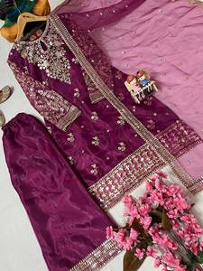 Ensemble prêt-à-porter entièrement cousu en soie organza avec broderie Zari et sequins, comprenant un haut et un pantalon palazzo avec dupatta. - Product Image 5