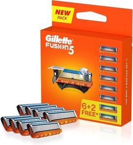 Rasoir Gillette Fusion 5 Premium pour homme, conçu pour un rasage doux et une irritation réduite avec une glisse fluide. - Product Image 1