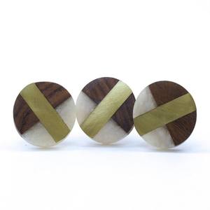 Boutons élégants en résine de laiton en bois avec motifs floraux parfaits pour la quincaillerie de meubles traditionnels et contemporains - Product Image 2