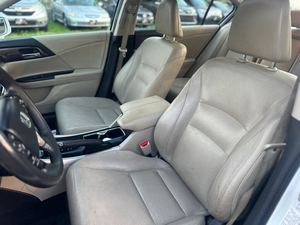 Honda Accord V6 EX-L FWD 2017 d'occasion, conduite à gauche, avec navigation et Honda Sensing, 50 000 à 75 000 miles, origine américaine - Product Image 5