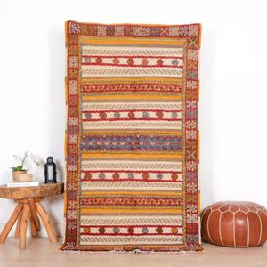 Tapis marocains authentiques faits à la main en laine, motifs berbères traditionnels, styles vintage et modernes pour la décoration intérieure - Product Image 1