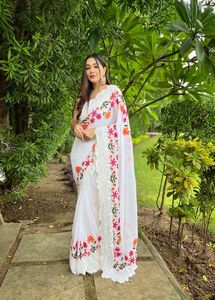 Diseñador Georgette Saree con hilo y viscosa Trabajo Borde Boda y fiesta Desgaste Sedoso Bollywood Saree - Product Image 5