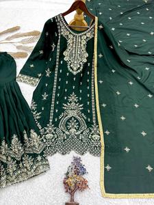 Conjunto de traje Sharara de Bollywood de georgette de seda verde botella de lujo con bordado pesado de Zari, Kurta y Gharara para bodas y fiestas indias y pakistaníes - Product Image 5