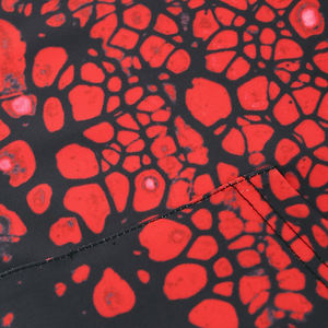 Sweat-shirt tie-dye rouge avec tissu doux et style unisexe décontracté pour un usage quotidien, avec un motif circulaire audacieux - Product Image 5