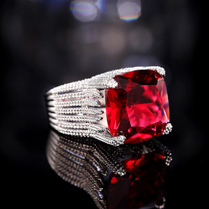 Anello da Donna con Taglio Princess e Incastonatura Geometrica, Gioiello Elegante e alla Moda - Product Image 5