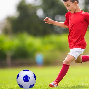 Proveedor Mayorista de Balones de Fútbol de Alta Calidad, Tamaño Personalizado, Cuero PU, Sin Costuras, Logotipo Personalizado, Duradero y Ligero - Product Image 3