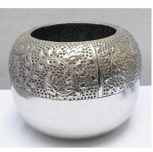 Vase décoratif moderne en aluminium pour table, couleur argent, collection de qualité, écologique, léger, pour usage intérieur - Product Image 3