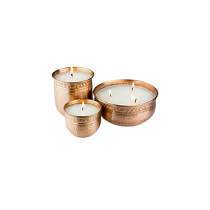 Juego de tres contenedores de velas de diferentes tamaños en contenedor de velas de cobre para uso en bodas y eventos - Product Image 1