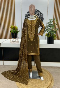 2024 dernière robe ethnique indienne et pakistanaise moderne de haute qualité pour occasion spéciale avec travail de broderie mode pakistanaise - Product Image 5
