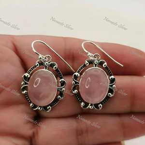 Pendientes de Cuarzo Rosa en Plata de Ley 925: Pendientes Colgantes Hechos a Mano con Gema Ovalada - Product Image 2